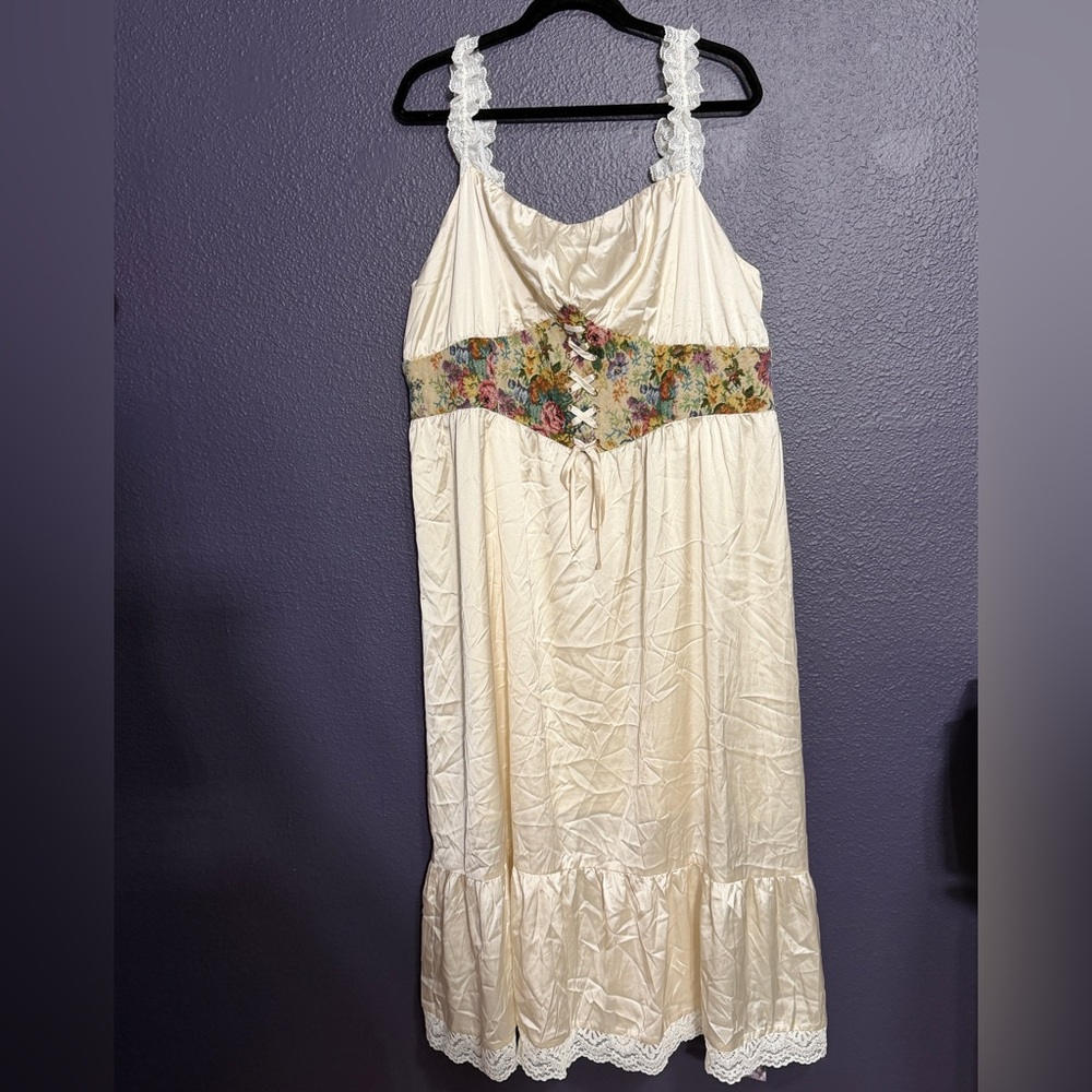 Cider Cream Midi Dress with Floral Corset Waist - Picture 4 of 10